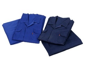 工作�? /> 
</p>
<p>
	<br />
</p>
<p>
	1.全棉作业服的保养�Q?br />
<br />
如果是棉麻资料的作业服，必定要留意防潮防霉，作业服怎么�q�行日常的保��d���Q�就必定要留意醋�Q�由于醋是会�Ҏ���l�品形成腐蚀的，保藏前要�z�净�Q�晒�q�Ӏ�还有像是一些果汁或者是其他的酸性物质都是需求留意的�Q�如果不���心感染了的话，保藏也要留意按色彩深���分�c�M��藏，免的�怺�染色�Q�那���p��立即用清水来处理�Q�不然的话时��M��了就会清�z�不掉�?br />
<br />
2.作业服的清洗�Q?br />
<br />
如果是丝�l�的作业服，丝绸的要点也是防潮，它比奛_��子还娇气。，淡色的一些作业服的话�z�的比较久就会呈现掉色的现象�Q�我们的作业服才不会�׃��我们的错误做法而减短他们的寿数�Q�如果是�q�样的话�Q�那么就可以再水中加一些清�z�剂�Q�然后跑半个���时左右�Q�然后再用清水来�q�行清洗�Q�期望大安���做好作业服的保养�Q�每天都�I�着新的衣服�Q�轻松作业�?</p>
<p>
	<br />
</p>
<p>
	<br />
	<div>
		<br />
	</div>
</p>
<p>
	<br />
</p>
<p>
	<br />
</p> 
						   </p>
					</div>
					  <p>发布旉����Q?017-08-18 </p>
                    <p>来源�Q?a href='http://www.hsgz120.com/news/22.html'>http://www.hsgz120.com/news/22.html</a></p>
          
					<ul class=